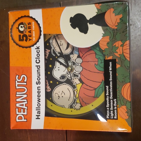 CVS Other - NEW IN BOX Vintage Peanuts Halloween sound clock